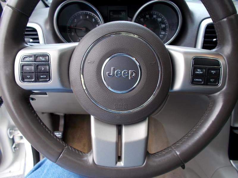 Used 2012 Jeep Grand Cherokee Laredo w/ Laredo E Group image 31