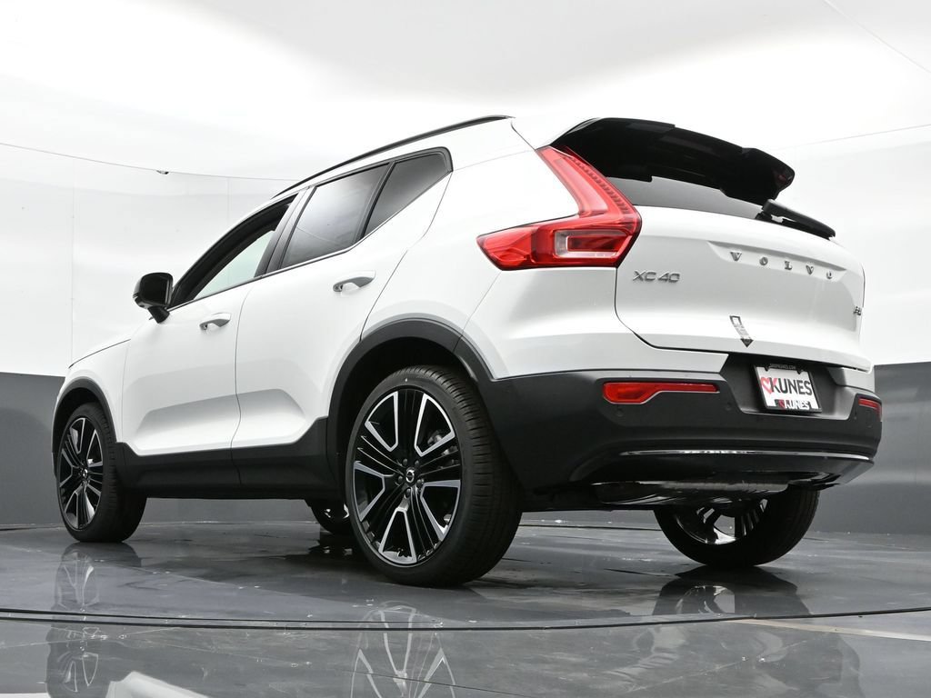 Used 2025 Volvo XC40 B5 Plus w/ Climate Package AWD/4WD image 45