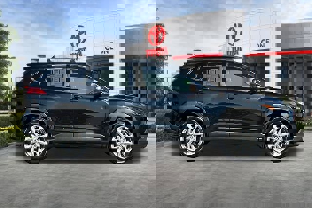 Certified 2023 Toyota Corolla Cross LE w/ Moonroof Package image 3