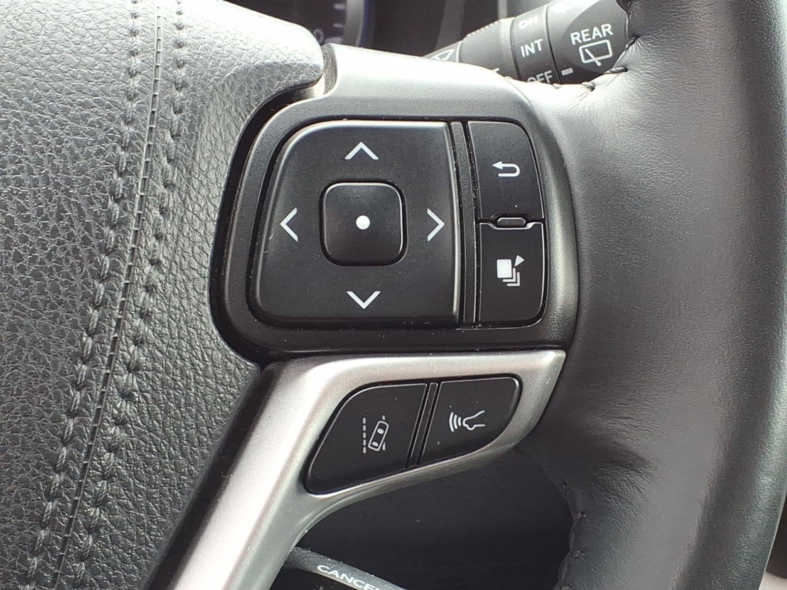 Used 2019 Toyota Highlander XLE AWD/4WD image 26