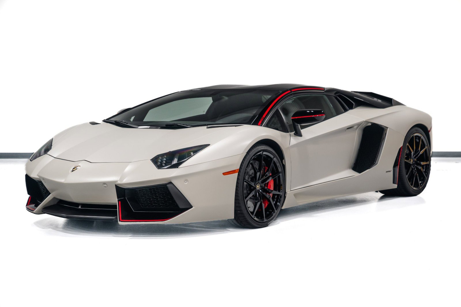 Used 2016 Lamborghini Aventador LP 700-4 image 4