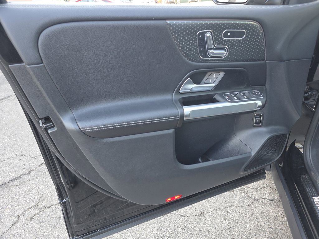 Used 2024 Mercedes-Benz GLB 250 4MATIC image 15