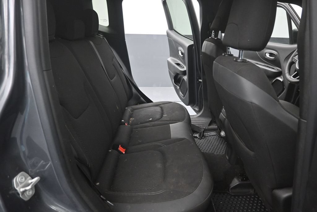 Used 2022 Jeep Renegade Altitude AWD/4WD image 2