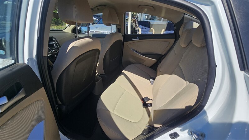 Used 2014 Hyundai Accent GLS FWD image 9