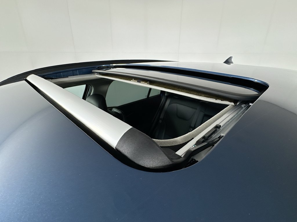Used 2023 Kia Niro SX Touring FWD image 12