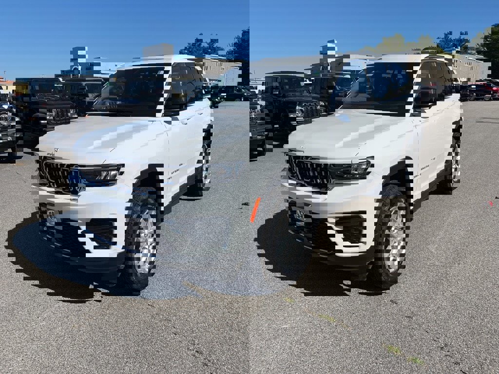 New 2025 Jeep Grand Cherokee image 3