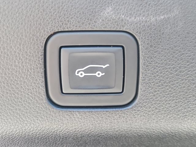 Used 2023 GMC Yukon Denali AWD/4WD image 10