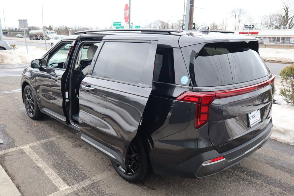Used 2025 Kia Carnival SX FWD image 7
