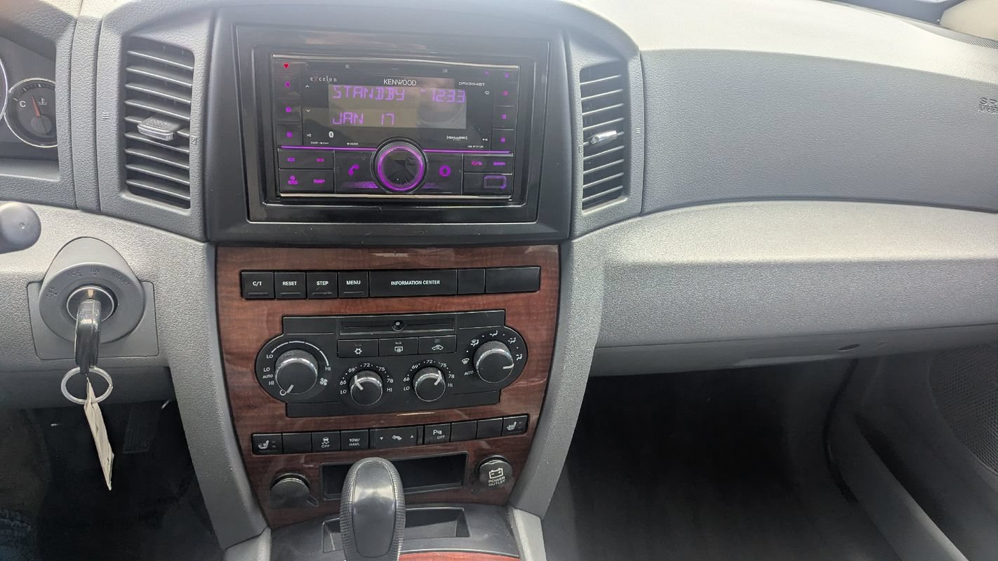 Used 2007 Jeep Grand Cherokee Limited AWD/4WD image 16