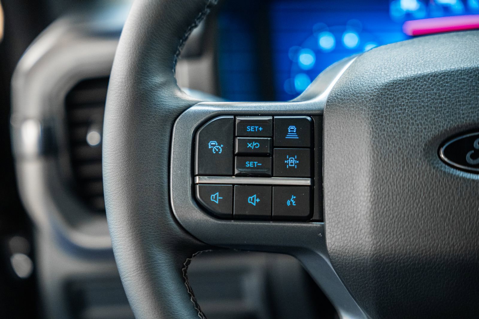 Certified 2025 Ford F150 Lariat w/ Equipment Group 502A High image 35