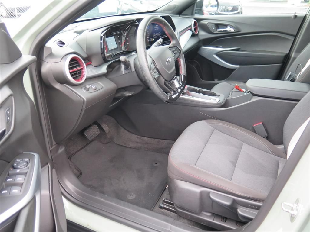 Used 2024 Chevrolet Trax RS w/ Driver Confidence Package FWD image 10