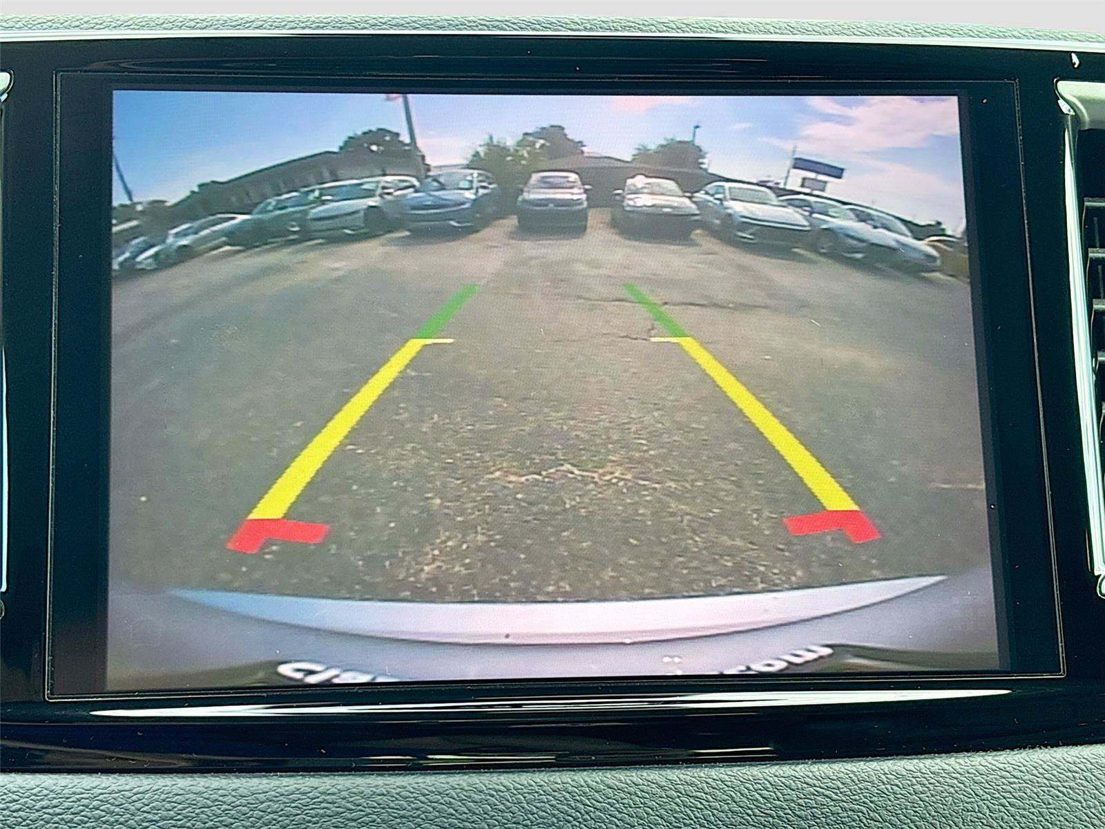 Used 2021 Chrysler Pacifica Touring-L FWD image 15