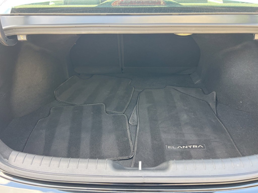 Used 2022 Hyundai Elantra Limited image 27