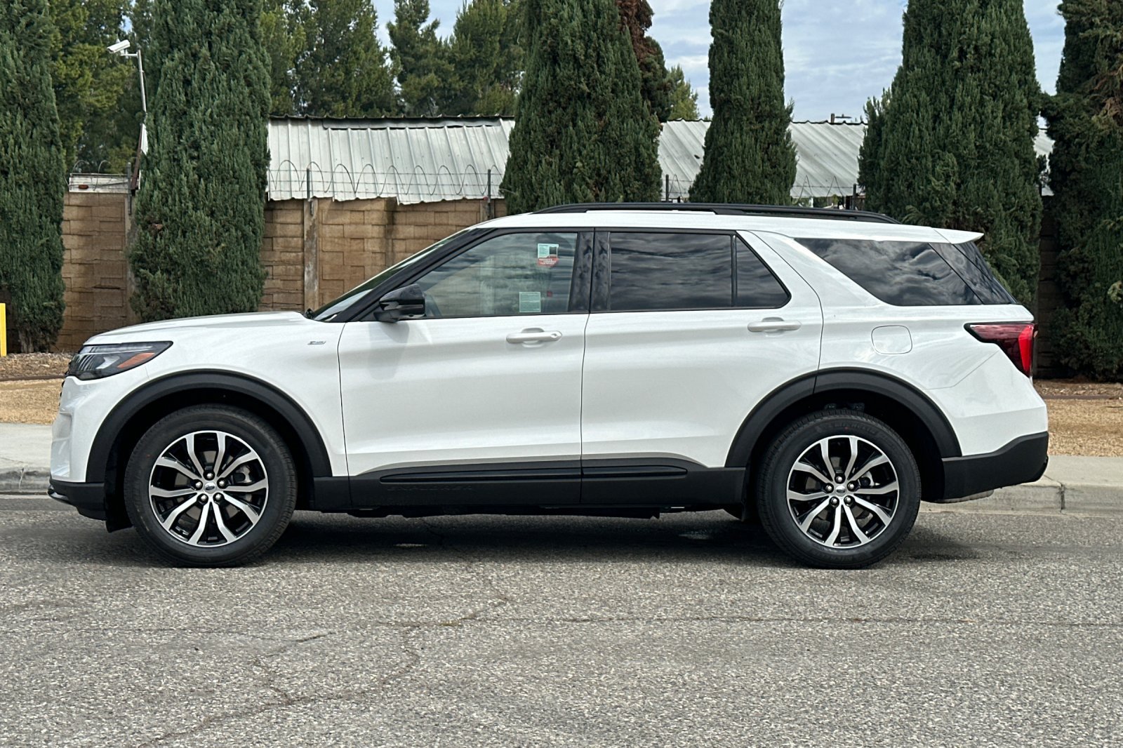 New 2027 Ford Explorer ST-Line w/ Premium Package RWD image 7