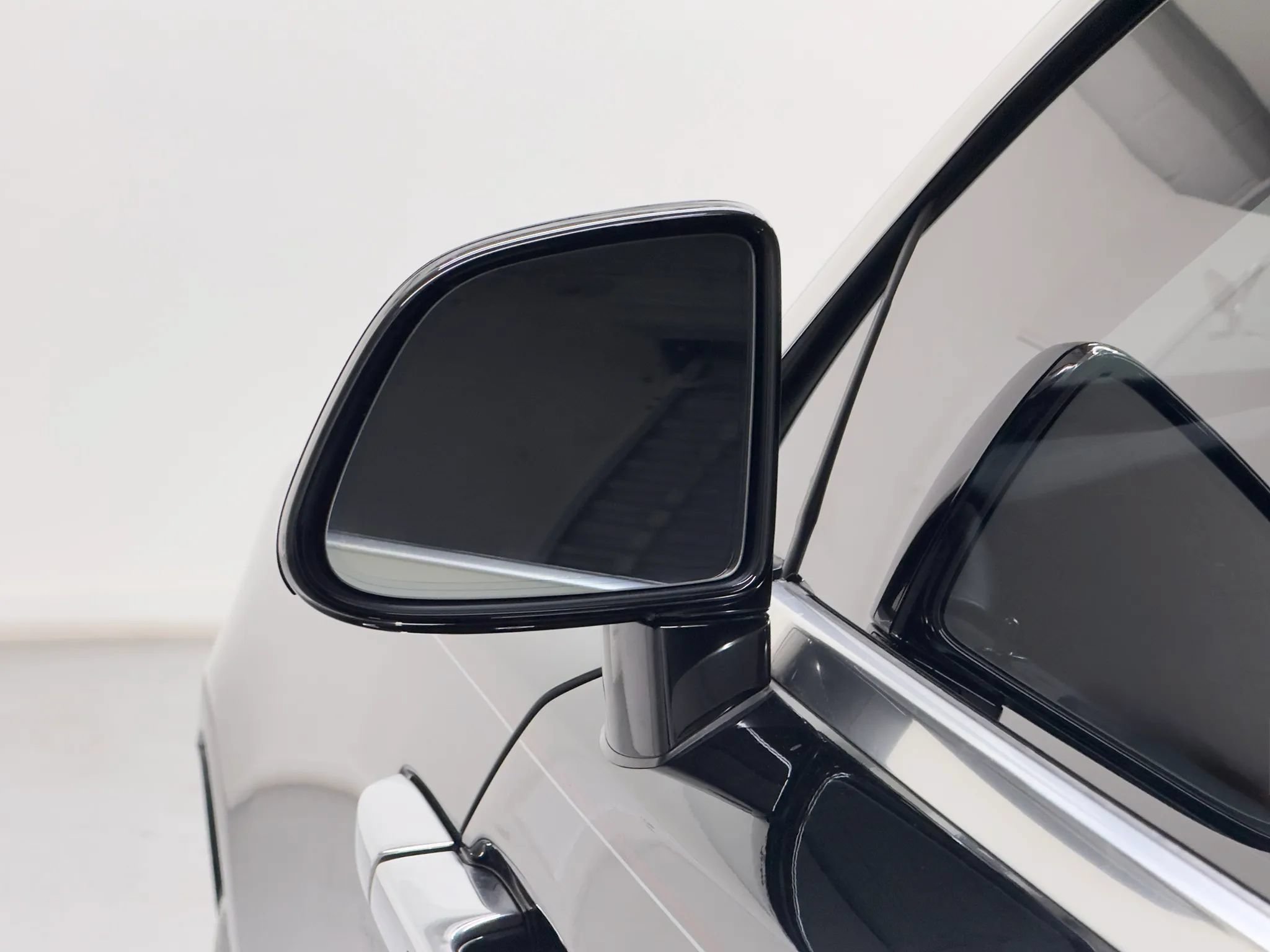 Used 2017 Rolls-Royce Dawn RWD image 89