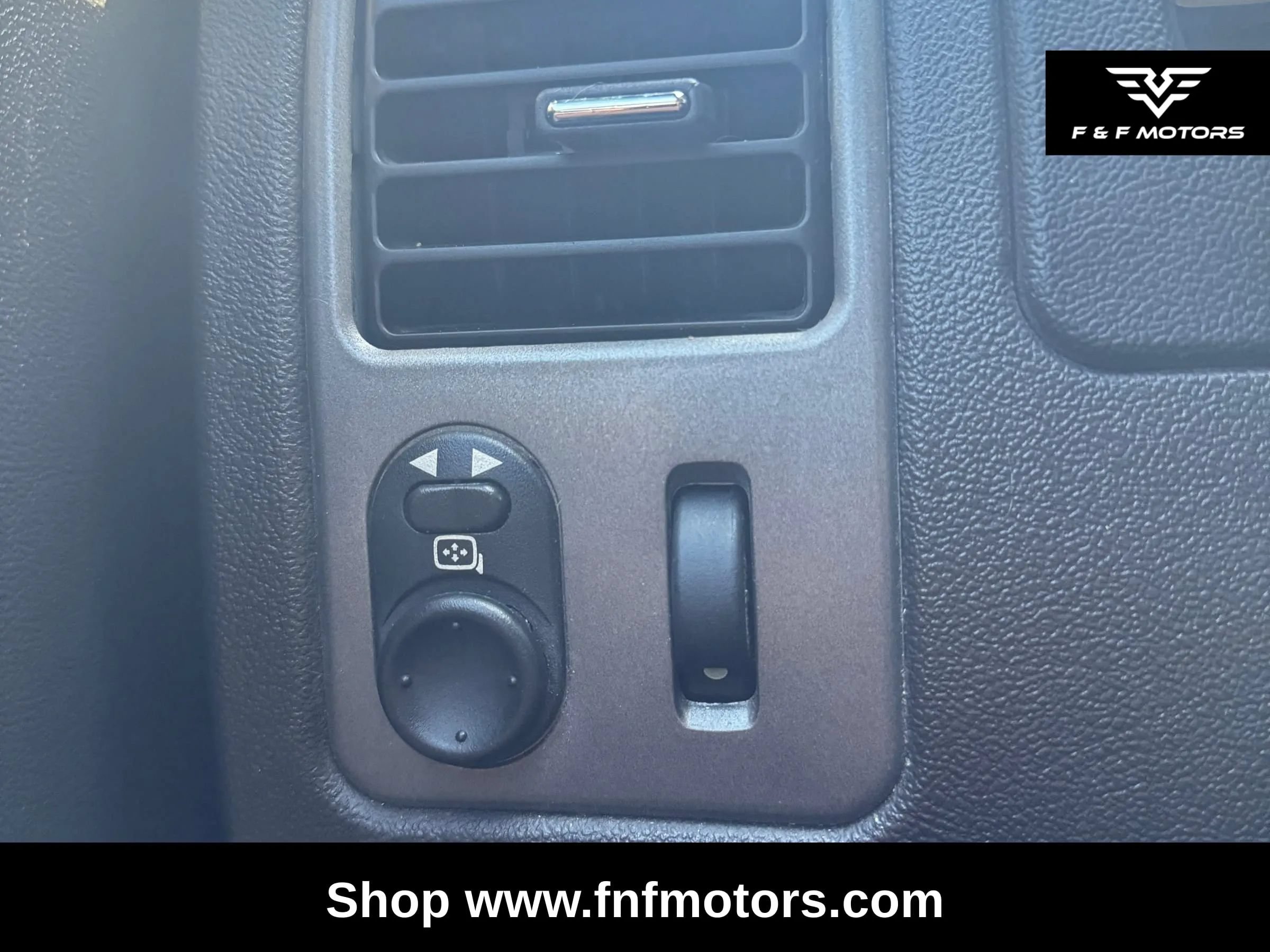 Used 2006 Pontiac Torrent 2WD image 16