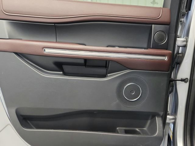 Used 2023 Ford Expedition Max Limited image 32