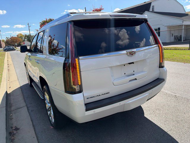 Used 2020 Cadillac Escalade Luxury AWD/4WD image 14