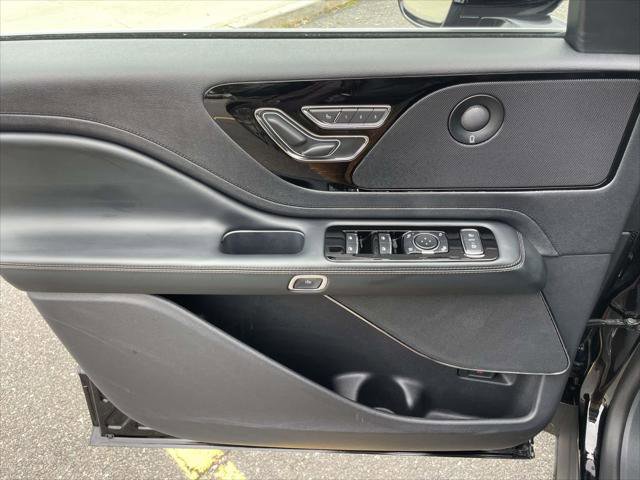 Used 2025 Lincoln Aviator Reserve w/ Illumination Package image 16