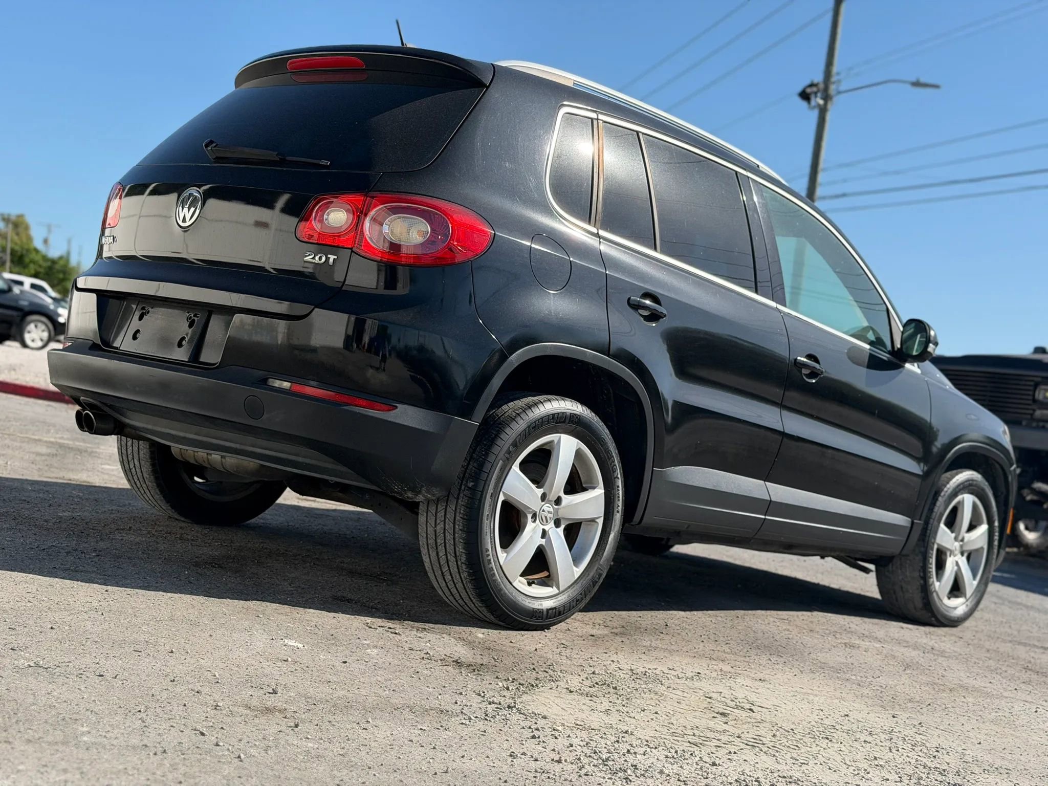 Used 2010 Volkswagen Tiguan S FWD image 4