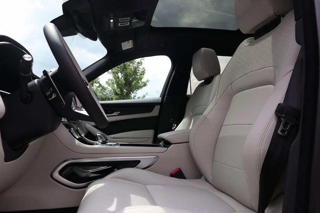 New 2025 Jaguar F-PACE R-Dynamic S image 12