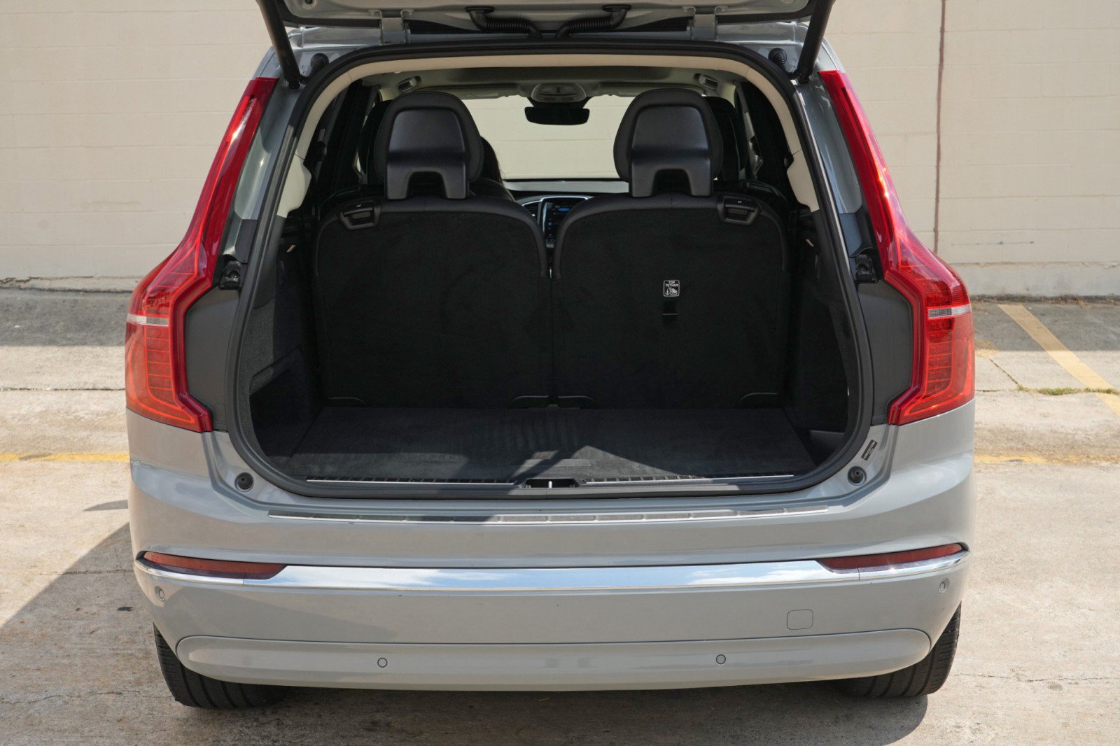 Used 2025 Volvo XC90 T8 Plus w/ Protection Package Premier AWD/4WD image 10