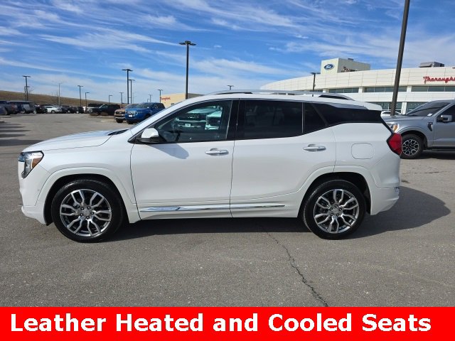 Used 2022 GMC Terrain Denali w/ Denali Premium Package image 2