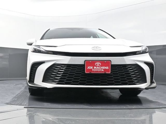 Used 2026 Toyota Camry SE FWD image 32