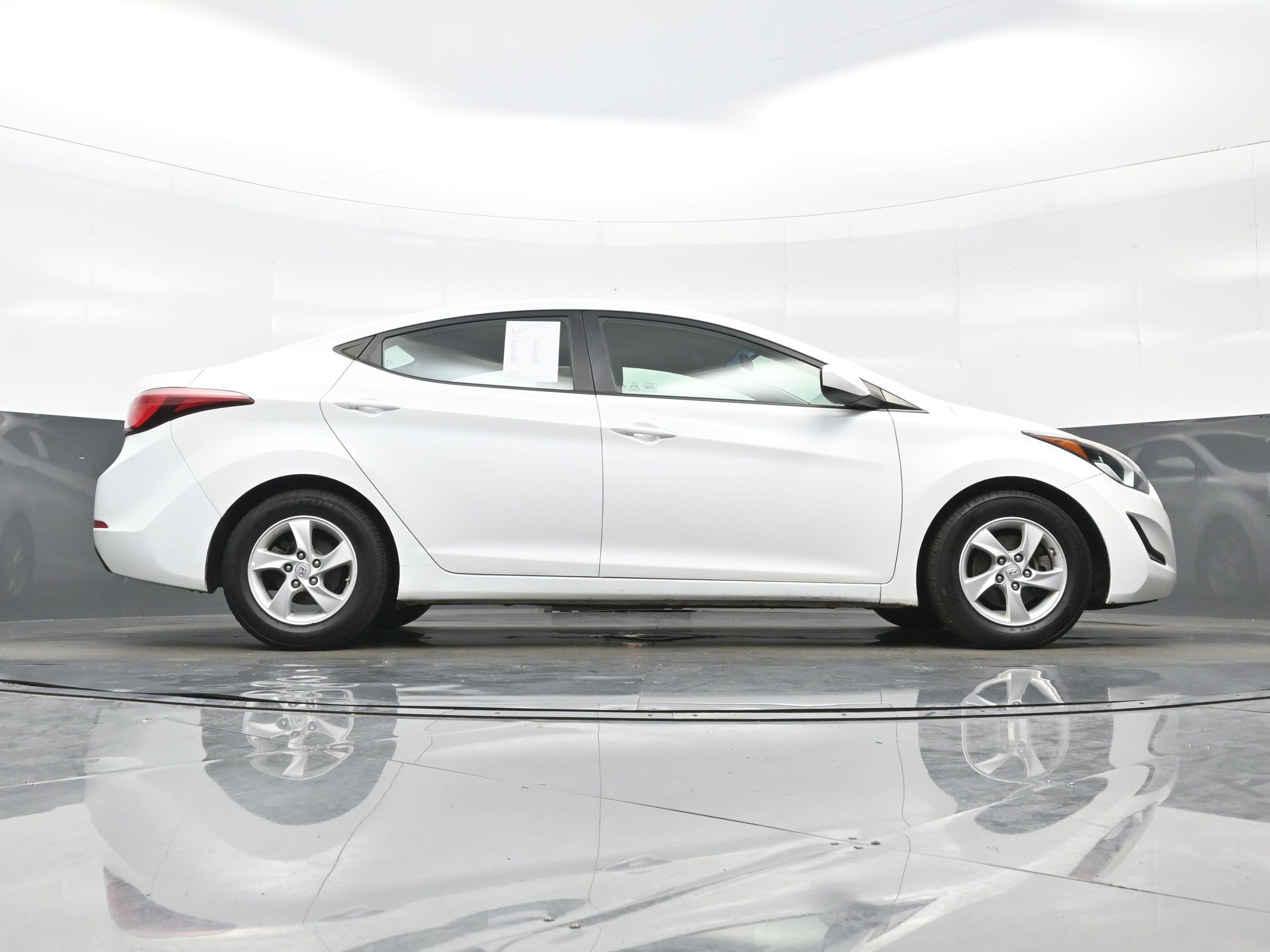 Used 2015 Hyundai Elantra SE FWD image 27