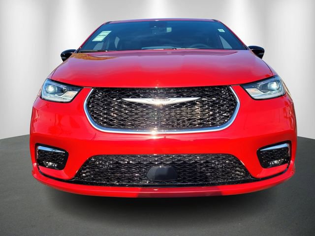 Used 2026 Chrysler Pacifica Select image 2