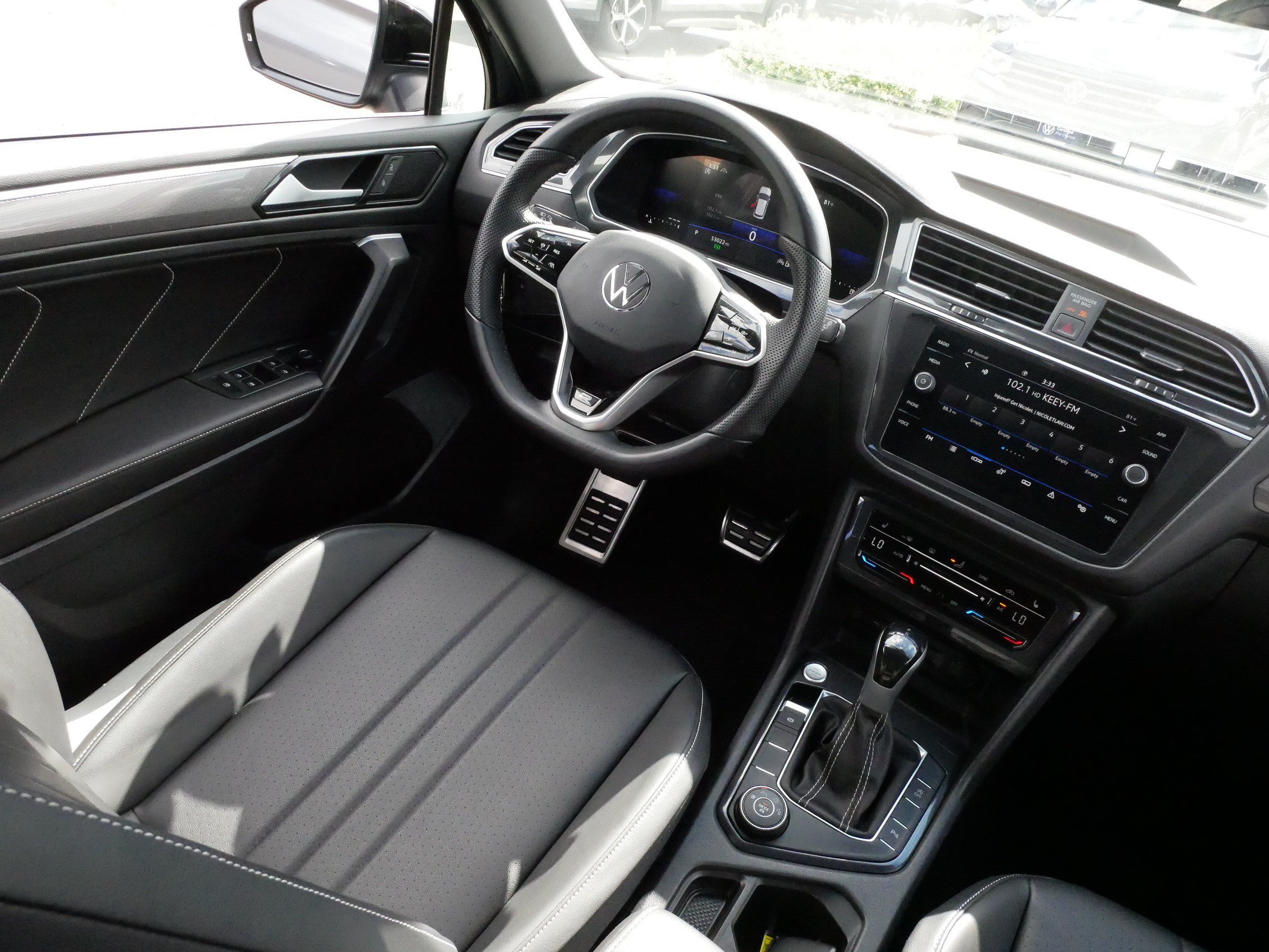 Certified 2023 Volkswagen Tiguan SE R-Line AWD/4WD image 9
