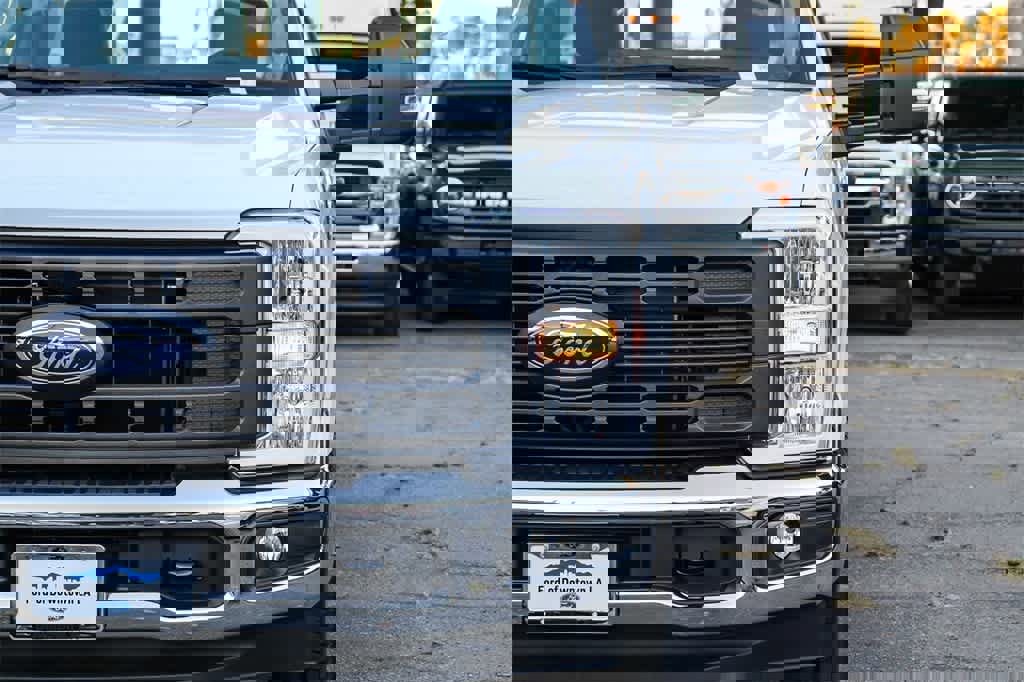 New 2026 Ford F250 XL w/ XL Chrome Package image 4