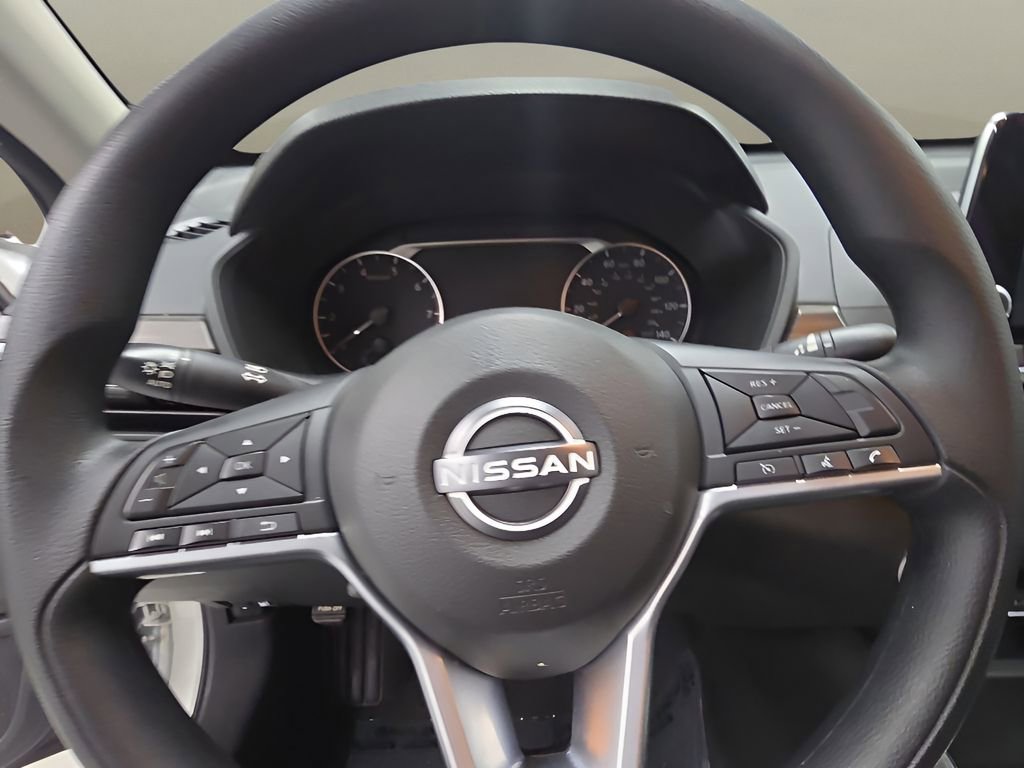 Used 2025 Nissan Altima 2.5 SV FWD image 23