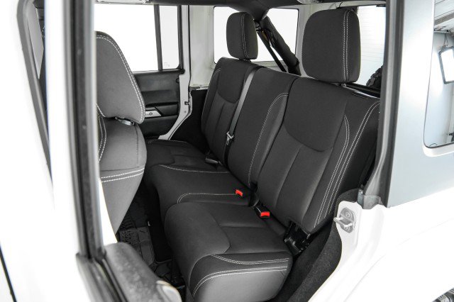 Used 2015 Jeep Wrangler Unlimited Sahara w/ Connectivity Group image 34