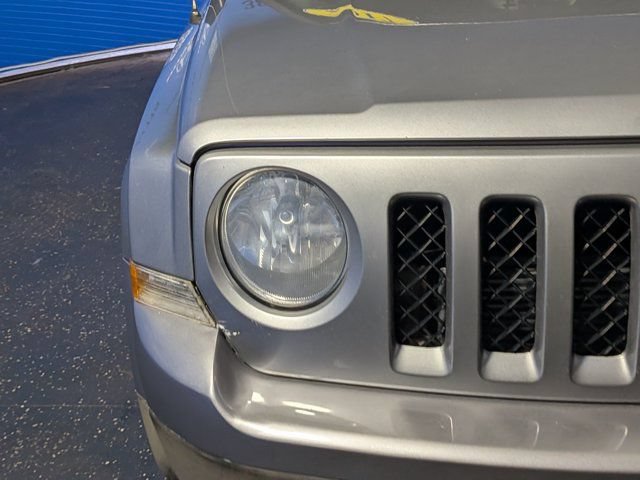 Used 2017 Jeep Patriot Sport w/ Power Value Group FWD image 11