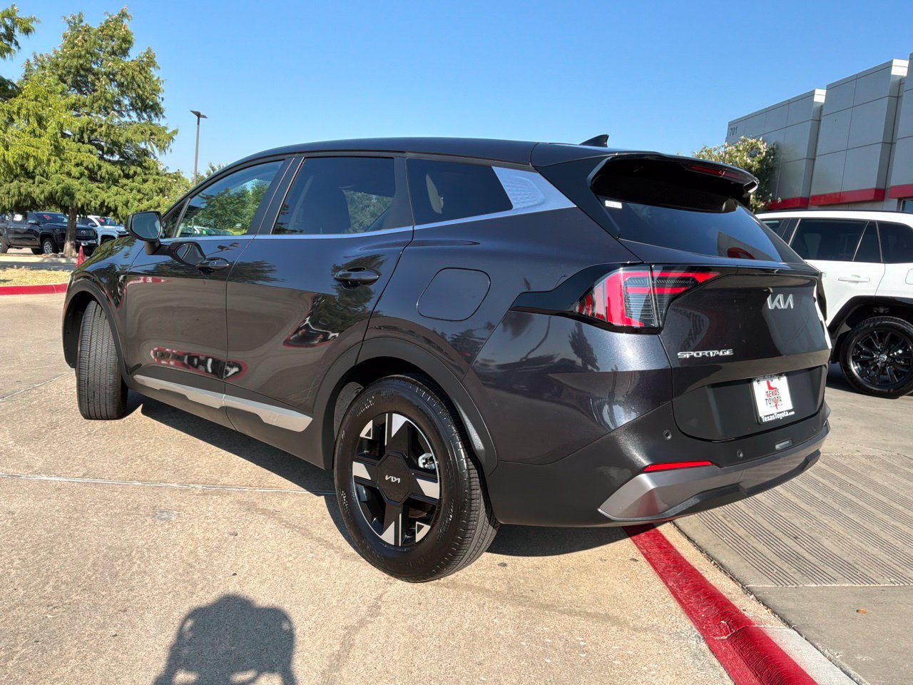 Used 2026 Kia Sportage LX FWD image 8