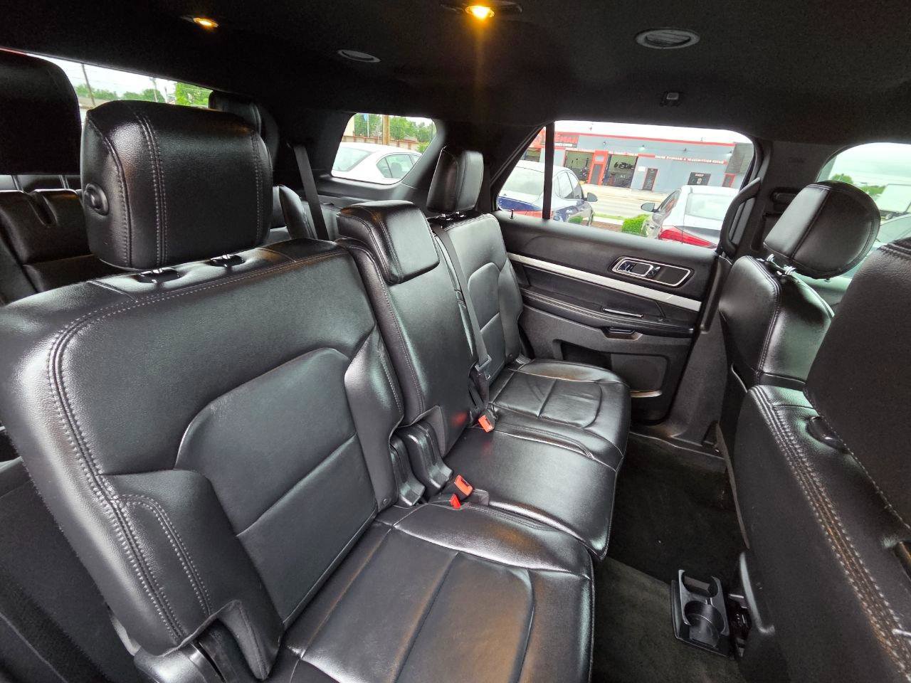 Used 2017 Ford Explorer XLT w/ Equipment Group 202A FWD image 20