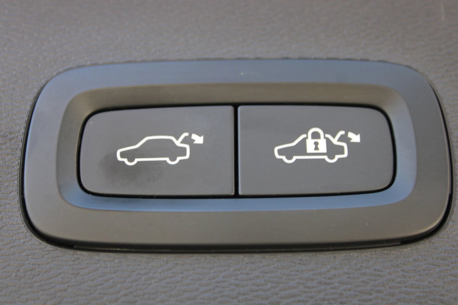 Used 2023 Volvo C40 P8 Recharge Plus w/ Protection Package Premier AWD/4WD image 35