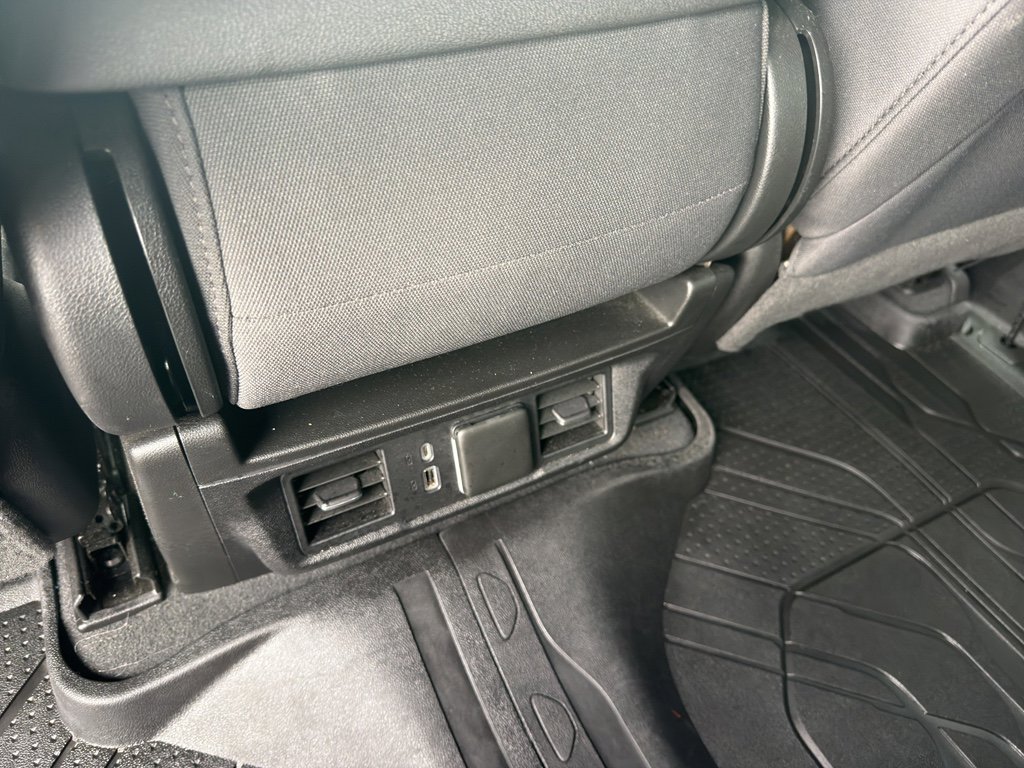 Used 2023 Chevrolet Silverado 1500 LT AWD/4WD image 10