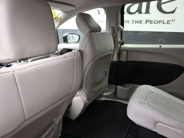 Used 2021 Chrysler Voyager Lxi image 24