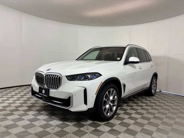 Used 2024 BMW X5 xDrive40i w/ Premium Package image 3