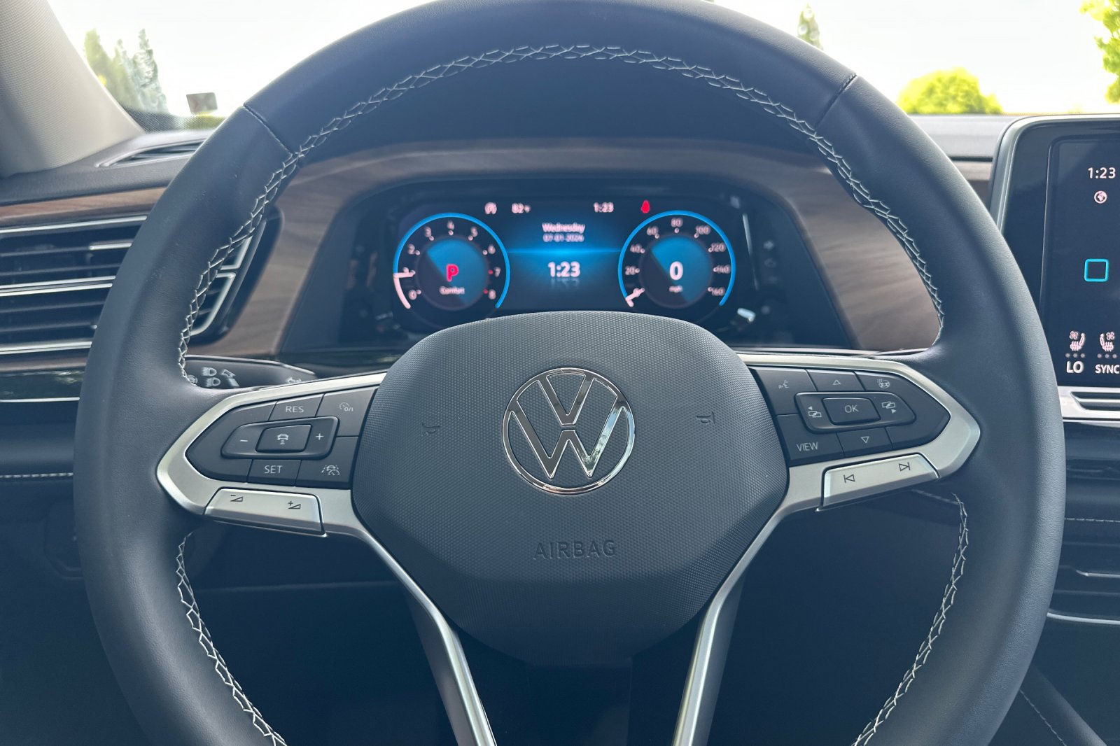 New 2026 Volkswagen Atlas SE FWD image 24