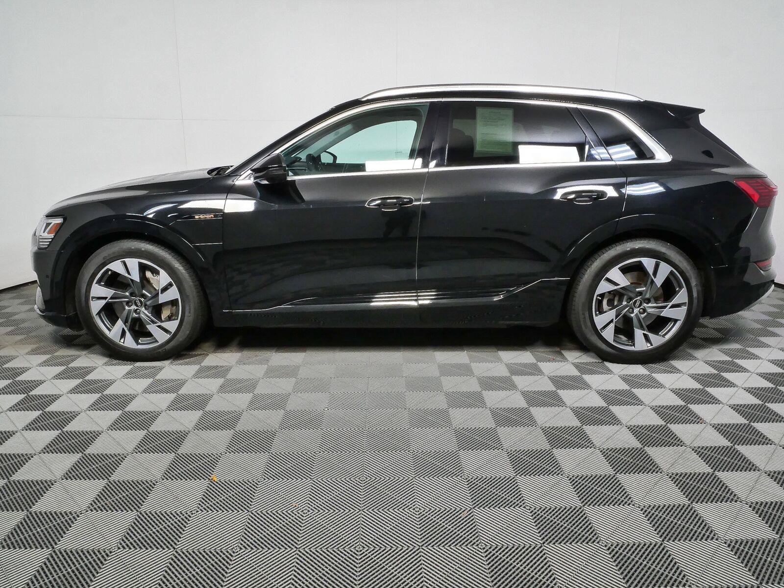 Used 2023 Audi e-tron Premium Plus w/ Premium Plus Package AWD/4WD image 28