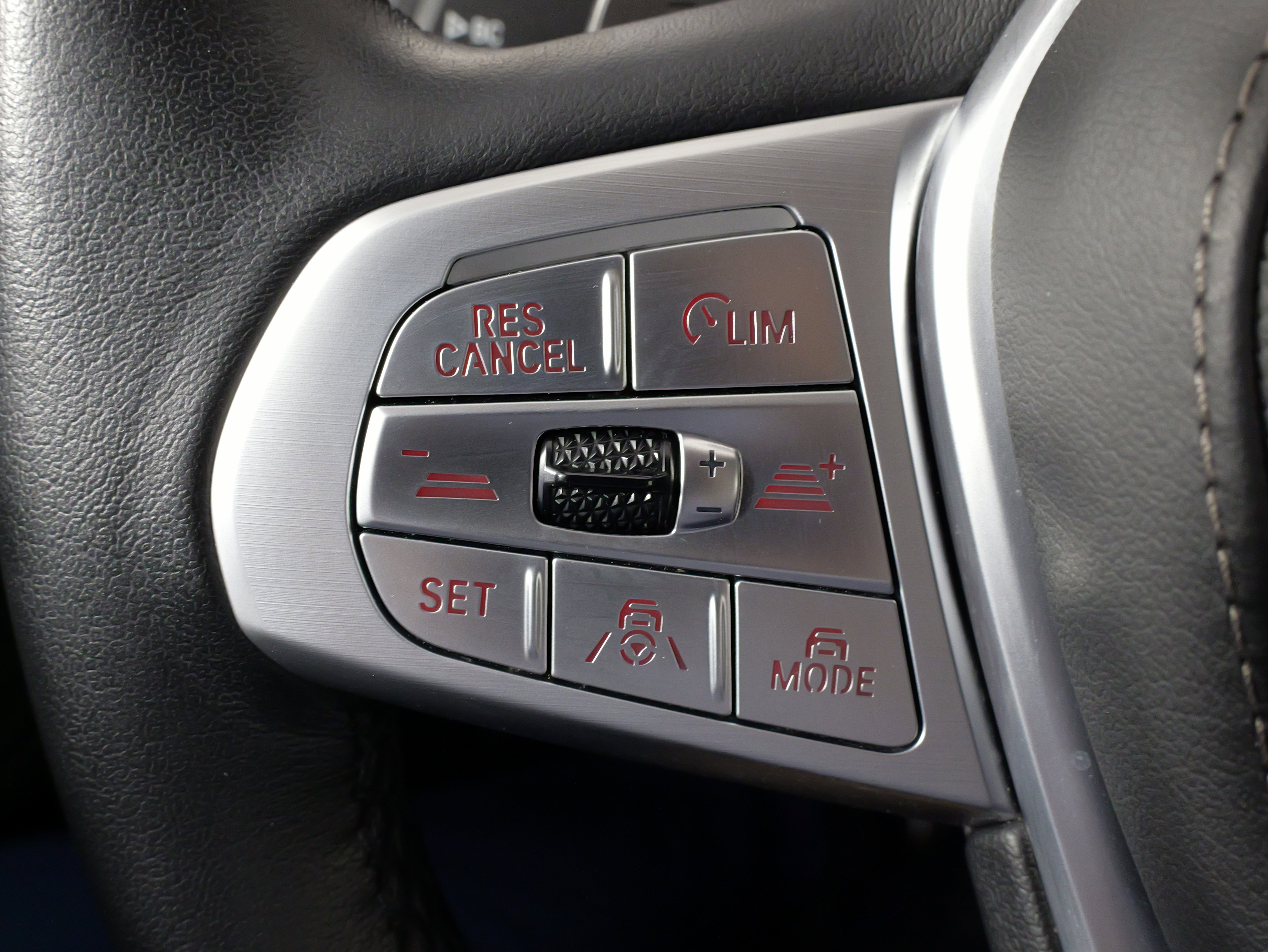 Used 2022 BMW 740i xDrive image 47