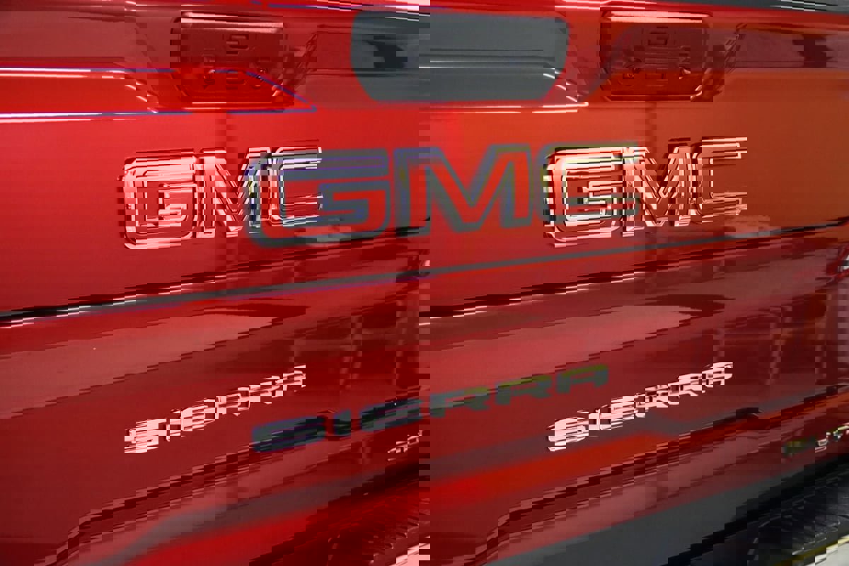 Used 2025 GMC Sierra 3500 SLT w/ SLT Premium Package image 14