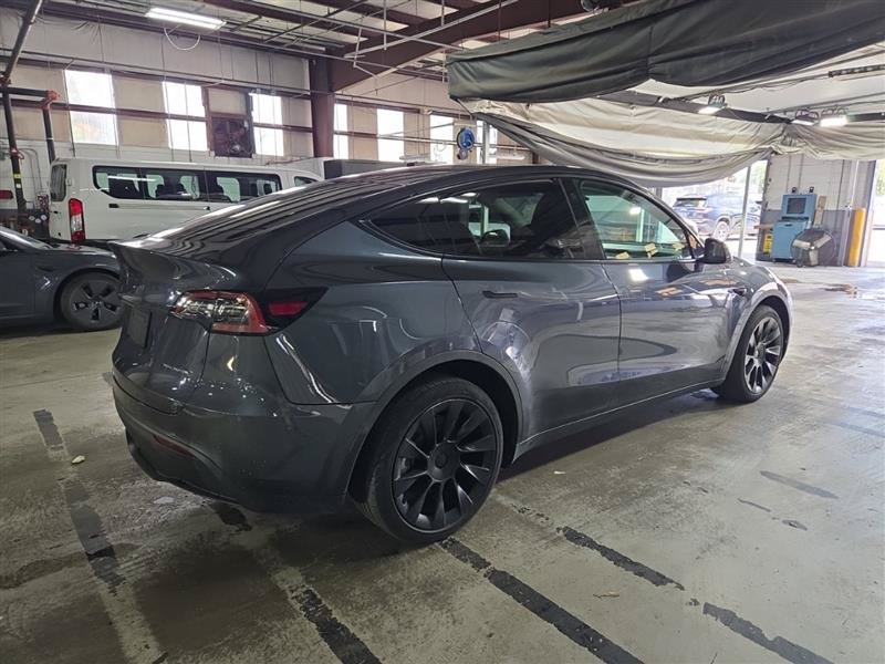 Used 2022 Tesla Model Y Long Range AWD/4WD image 5