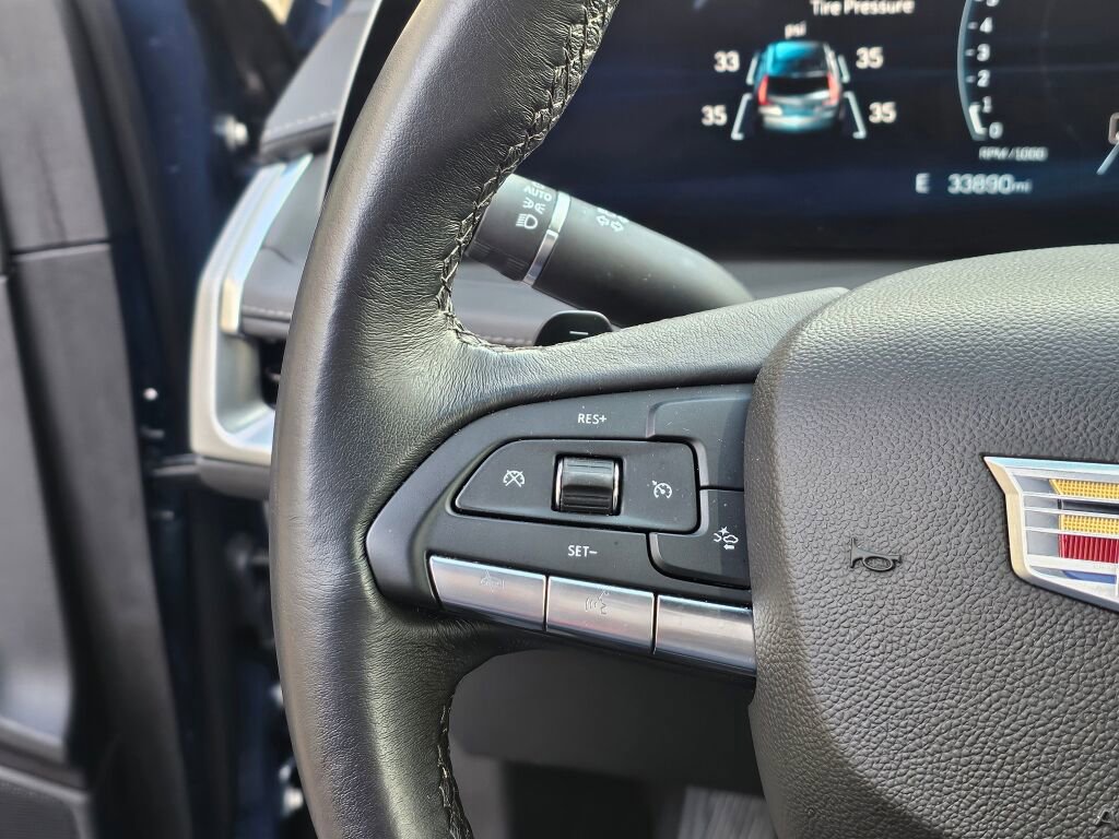 Used 2025 Cadillac XT4 Premium Luxury image 31