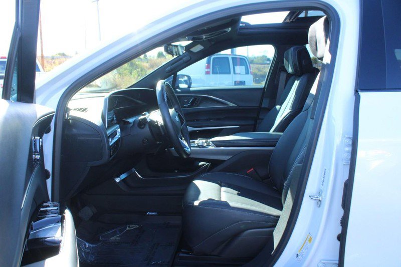 Used 2024 Cadillac Lyriq Sport image 8