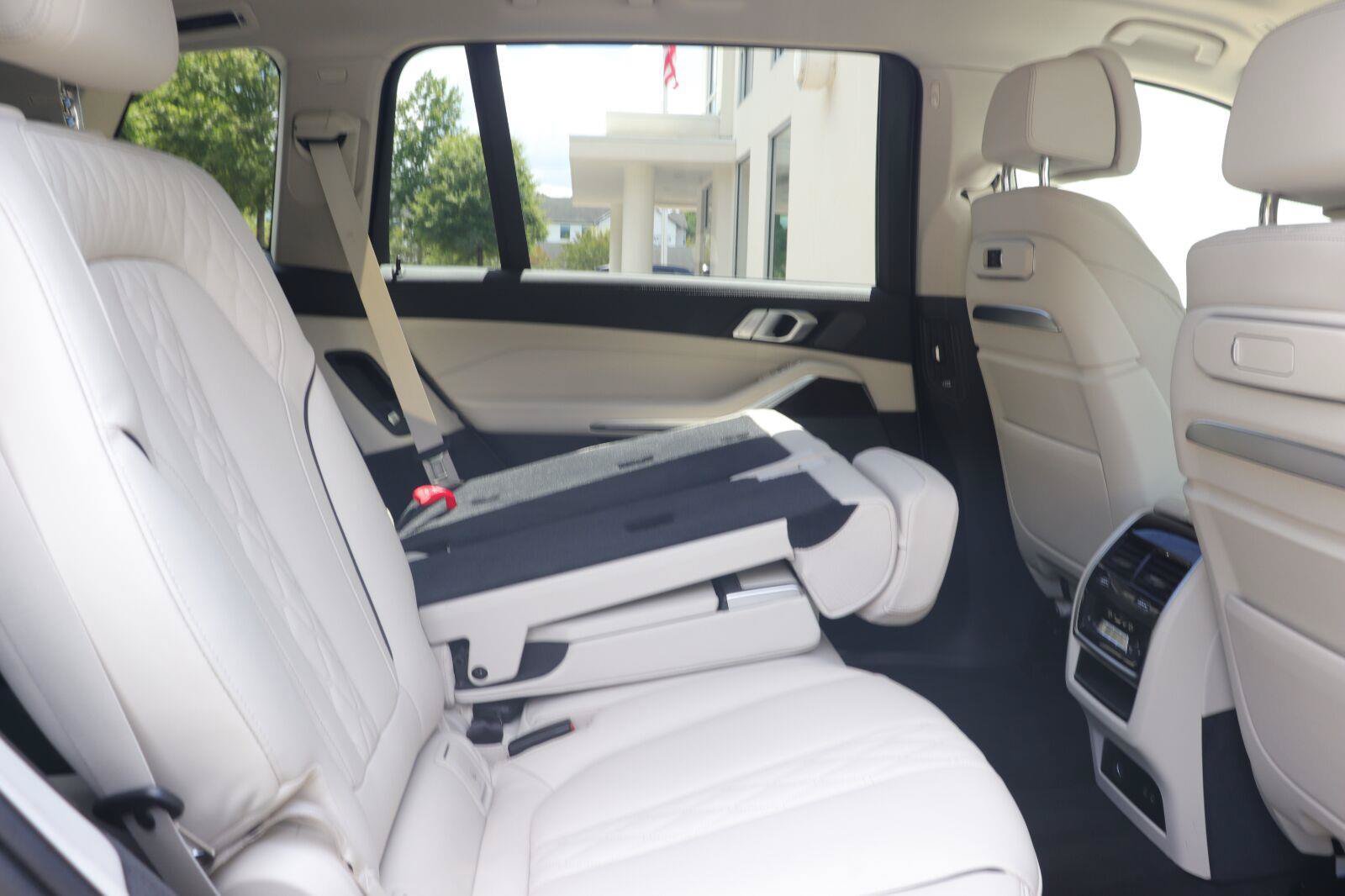 Used 2025 BMW X7 xDrive40i w/ Premium Package AWD/4WD image 23