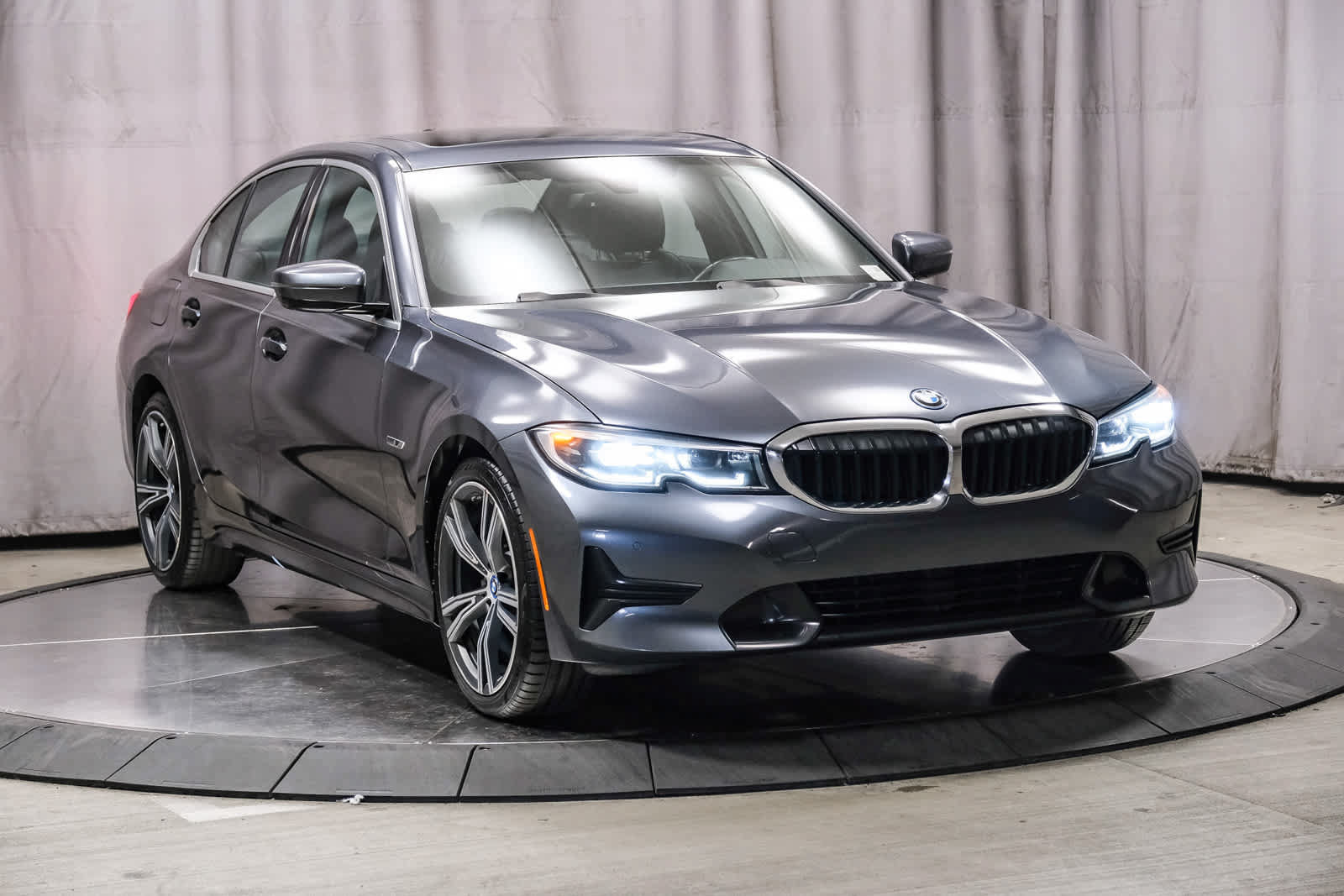 Used 2022 BMW 330e w/ Driving Assistance Package RWD image 5